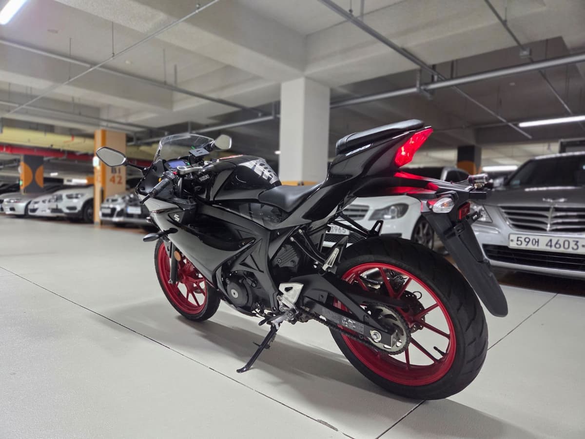 스즈키 GSX R 125 ABS 12