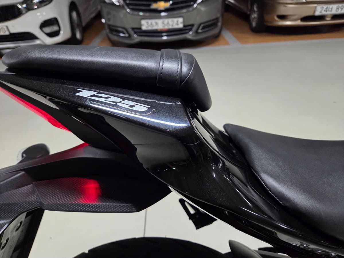 스즈키 GSX R 125 ABS 19