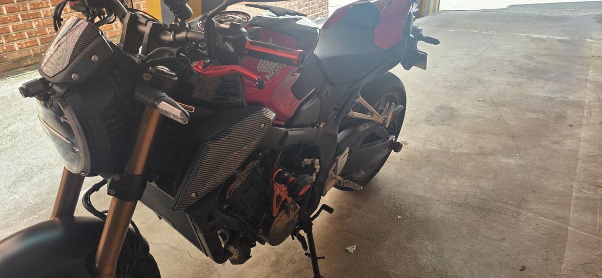 혼다 CB 650 R 10