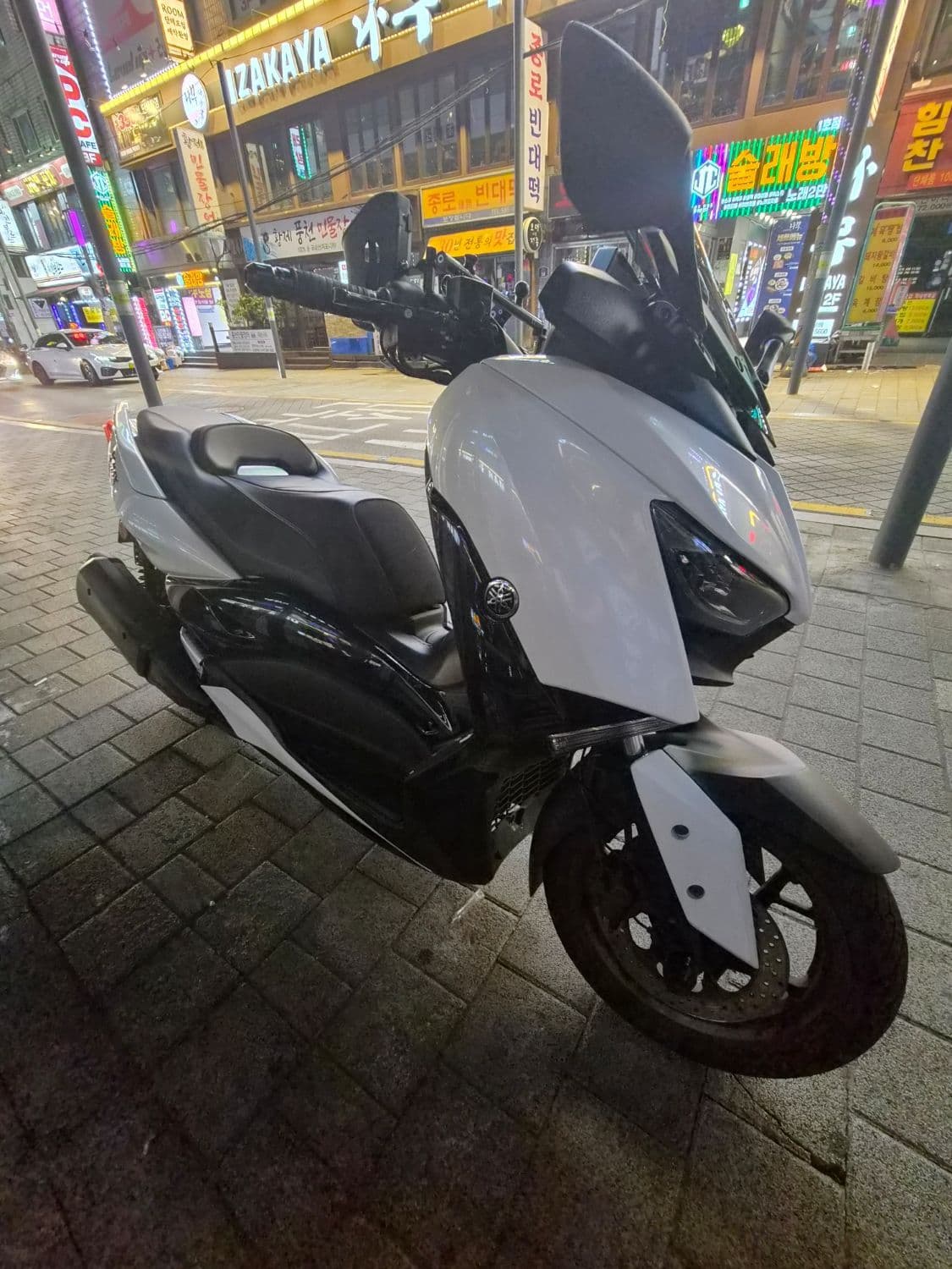 야마하 XMAX 300 ABS 2