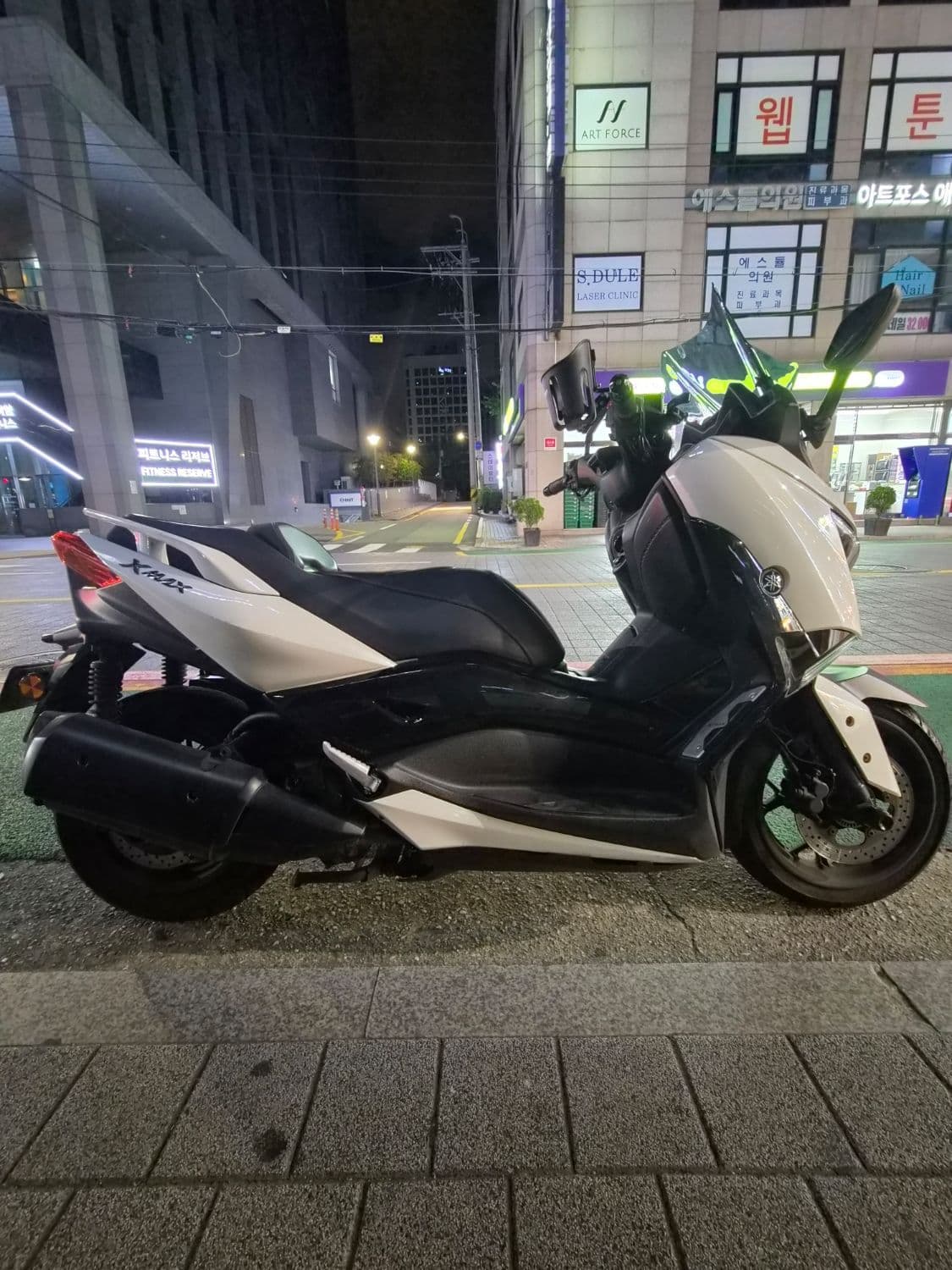 야마하 XMAX 300 ABS 1