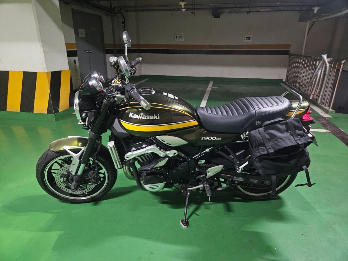 가와사키 Z 900 RS 2