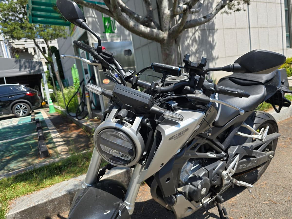 혼다 CB 125 R 4