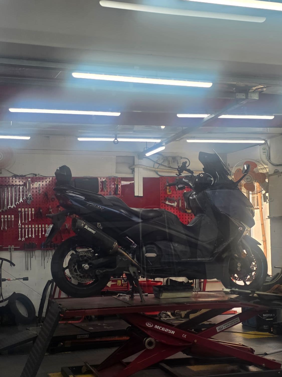 야마하 TMAX DX 8