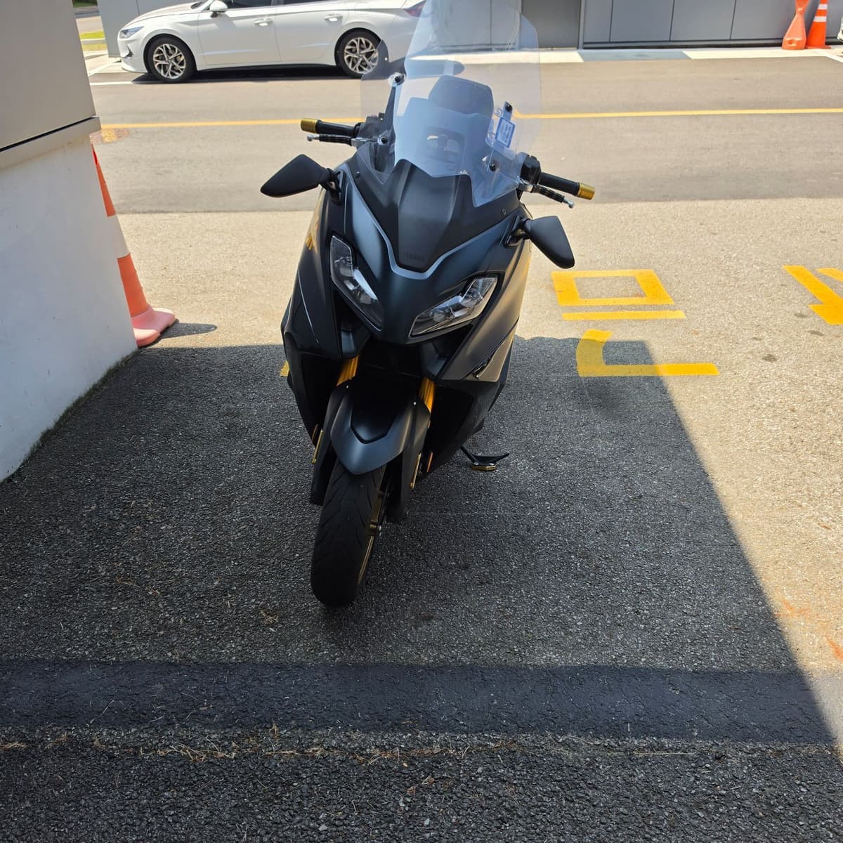 야마하 TMAX 560 1