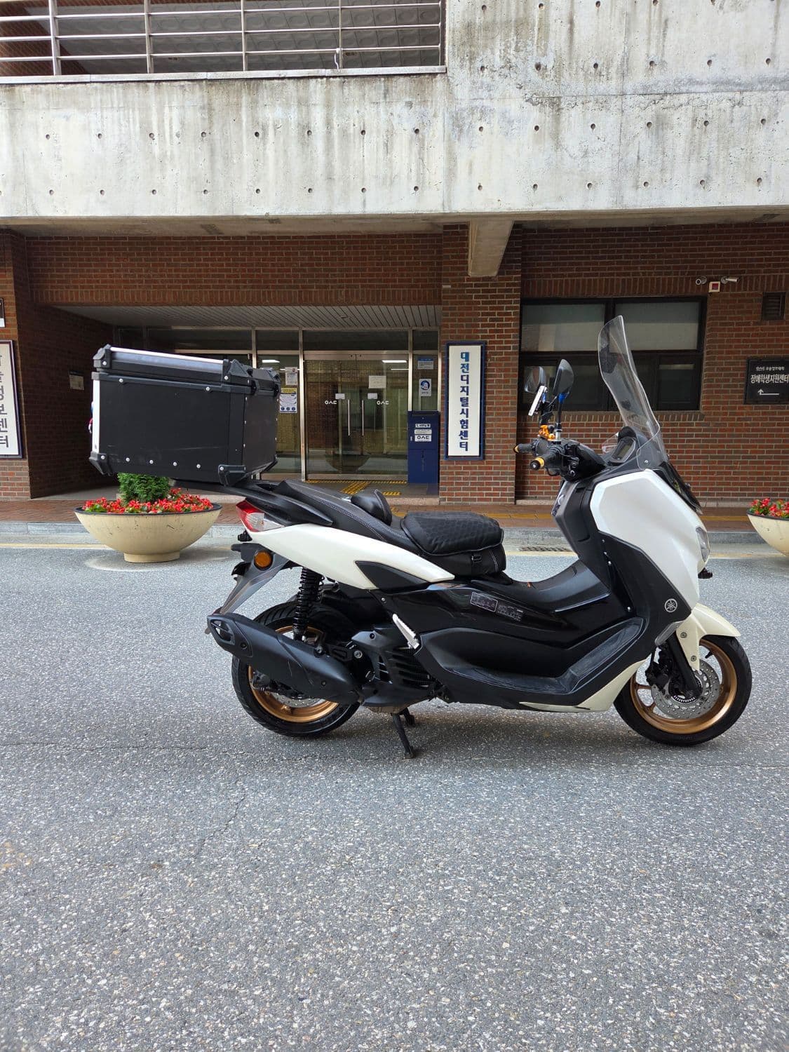 야마하 NMAX 125 4