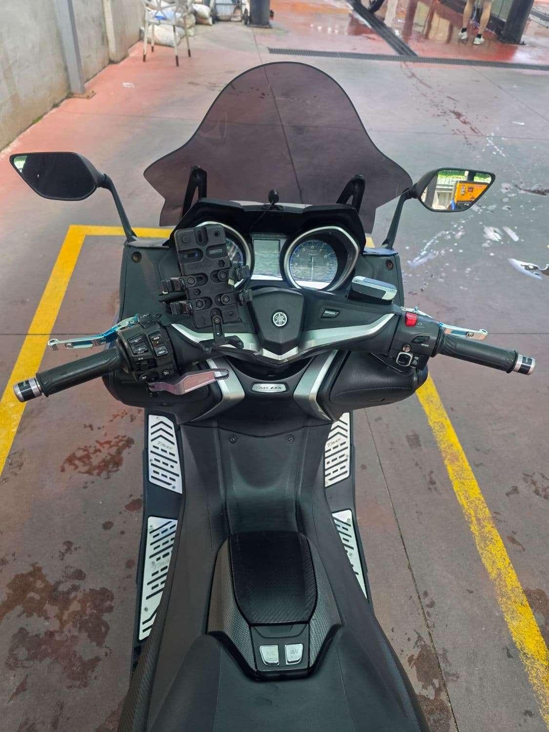 야마하 TMAX DX 6