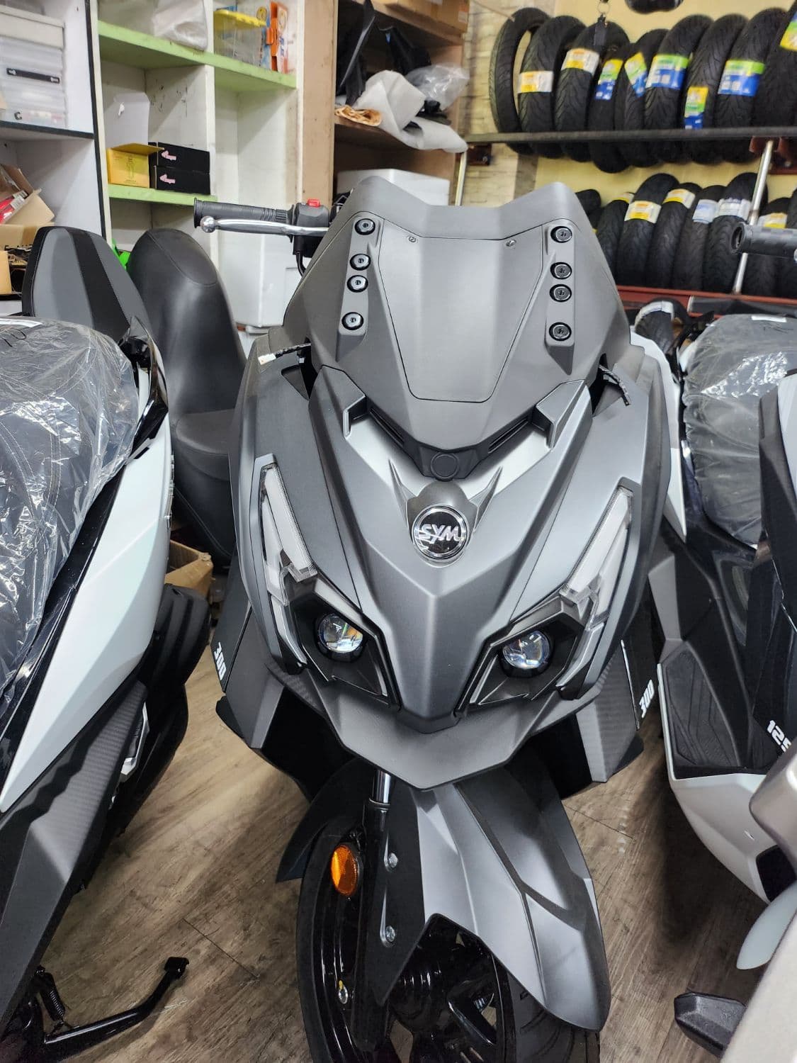 SYM 크루심 300 ABS 1