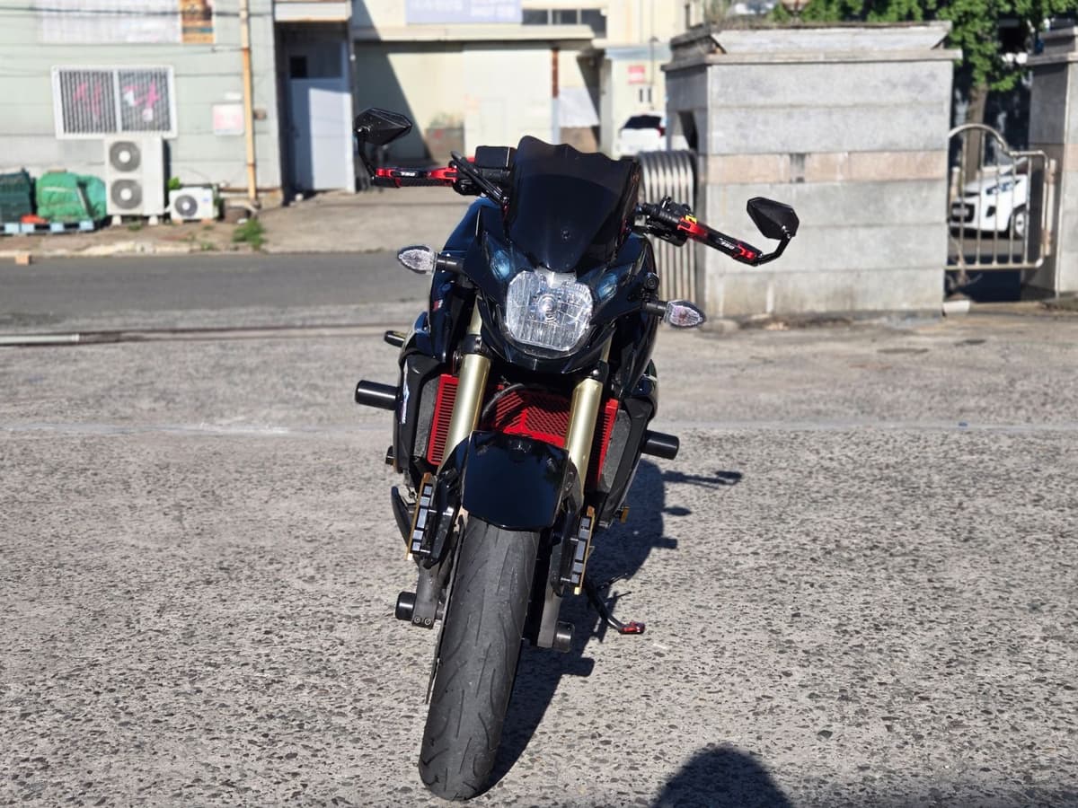 스즈키 GSR 750 A 7