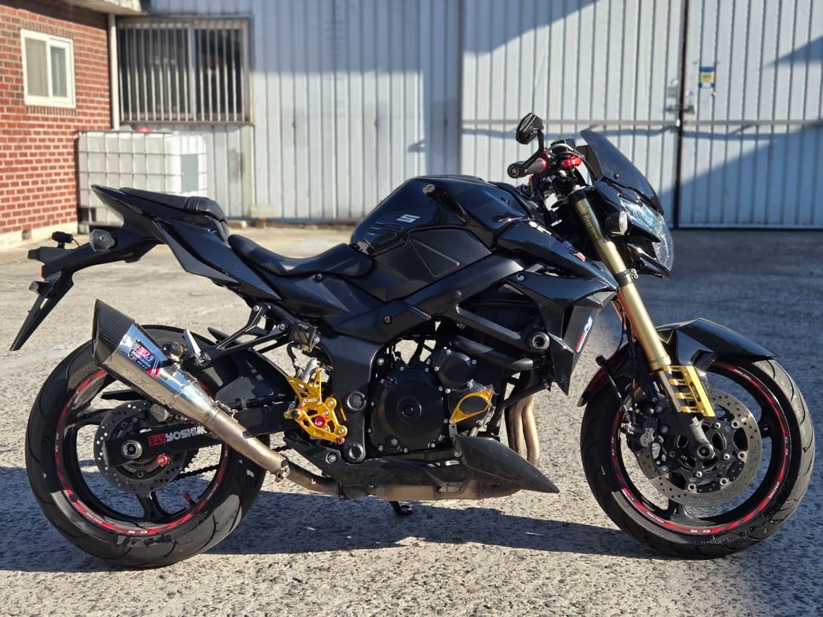 스즈키 GSR 750 A 2