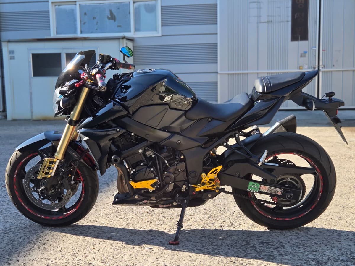 스즈키 GSR 750 A 5