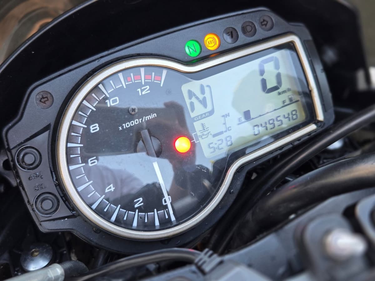스즈키 GSR 750 A 9