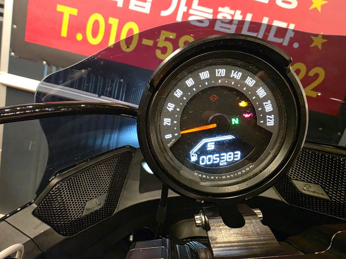 할리데이비슨 로우라이더 ST 8