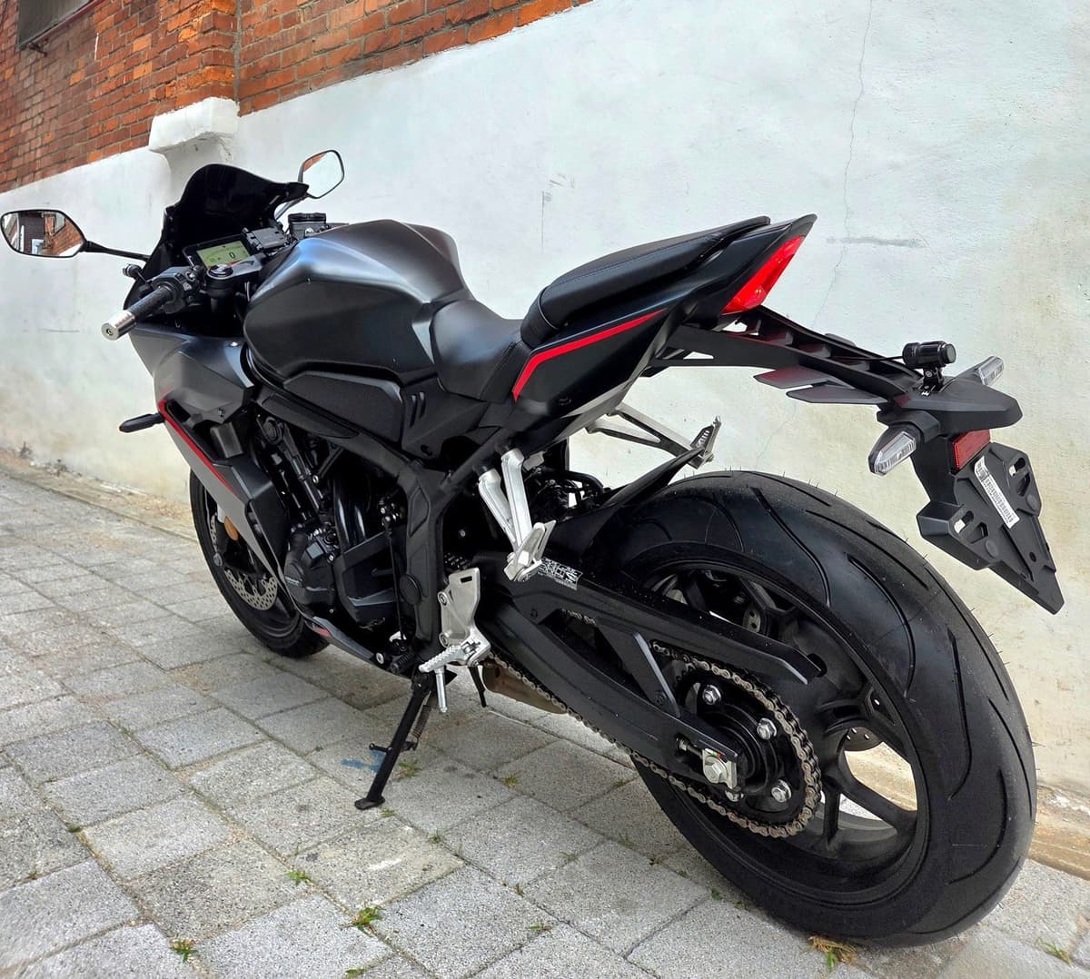 혼다 CBR 650 R MT 9
