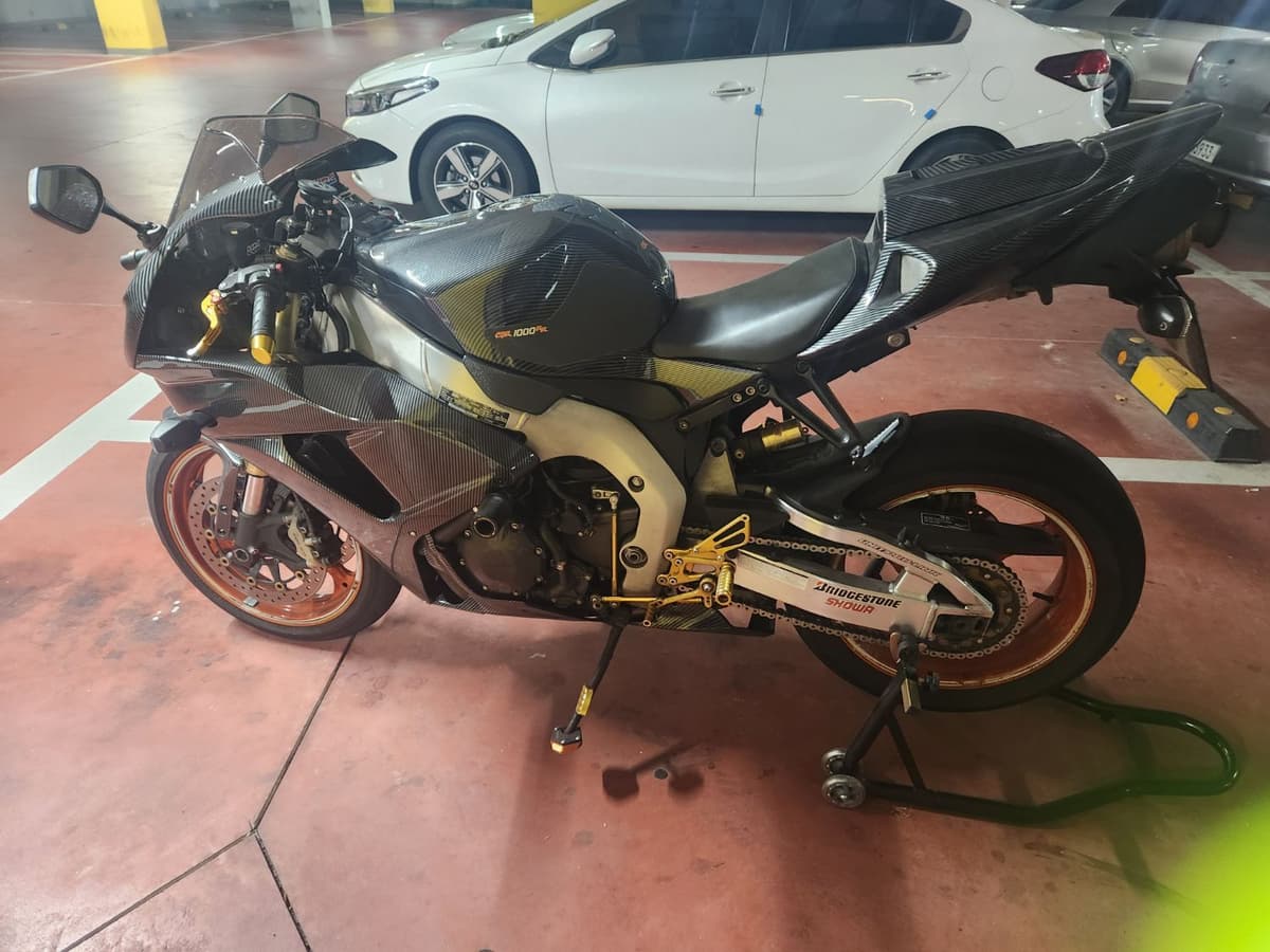 혼다 CBR 1000 RR 4