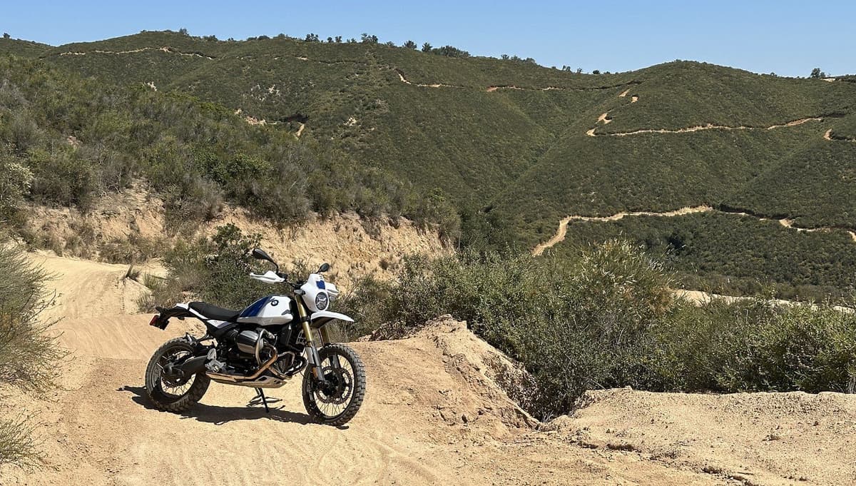 [시승기] BMW R 12 G/S: 어디든 달릴 수 있는 레트로의 귀환 썸네일