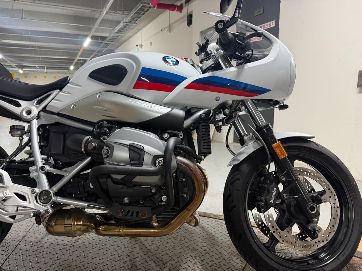 BMW R nine T 레이서 4