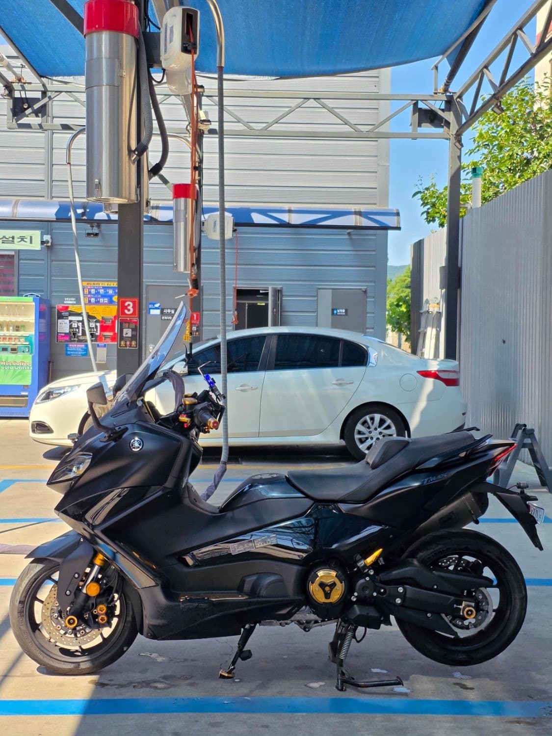 야마하 TMAX 560 5