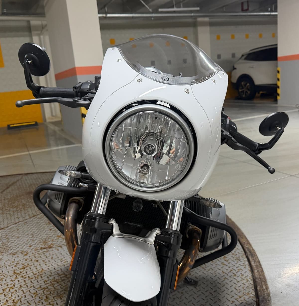 BMW R nine T 레이서 6