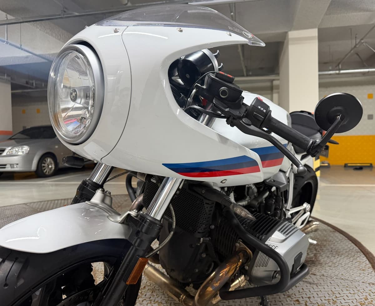 BMW R nine T 레이서 7