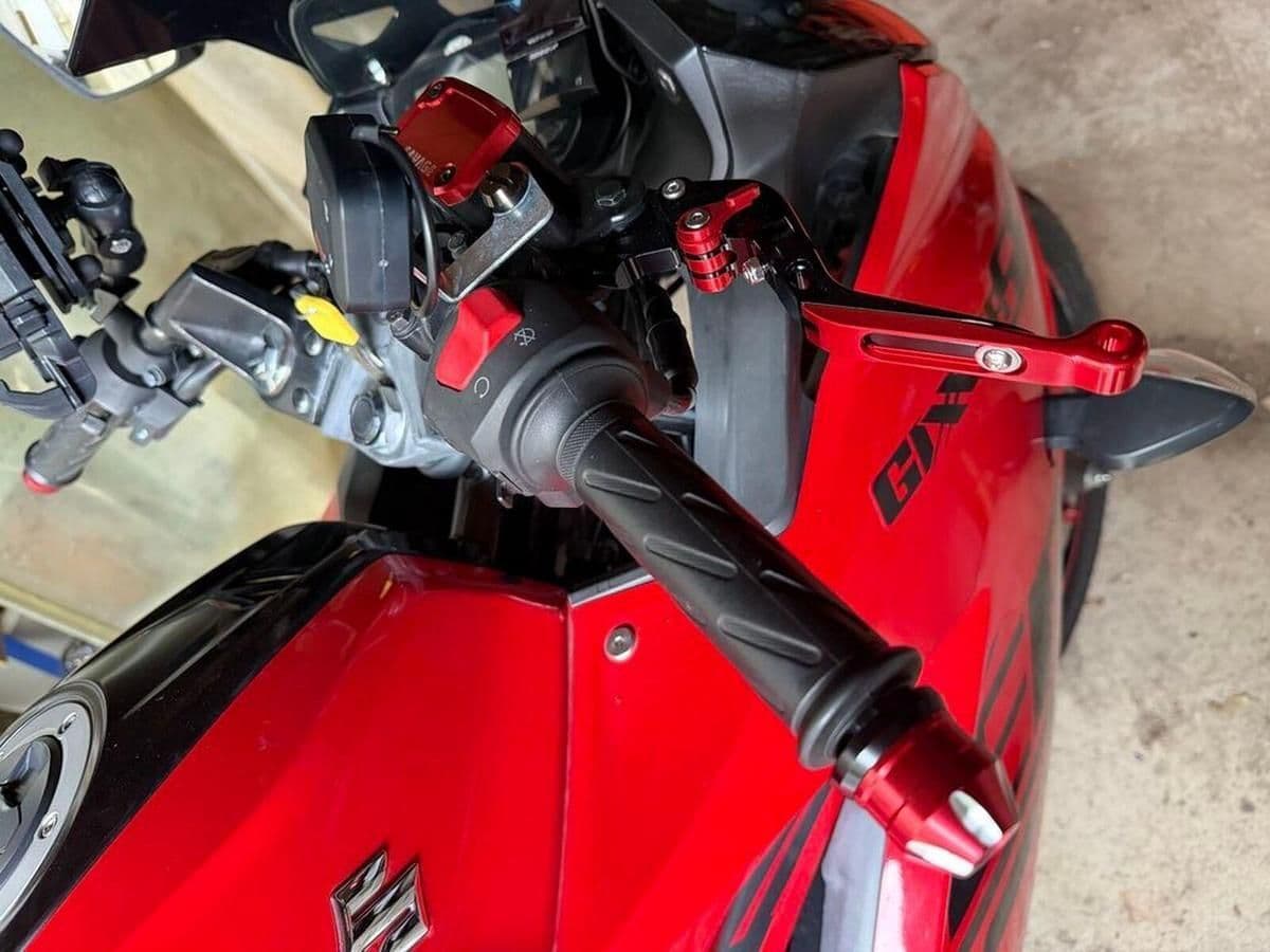 250cc가 아니다! ‘빅 커브’ 감성의 150cc 스포츠 바이크, 스즈키 GIXXER SF 이미지
