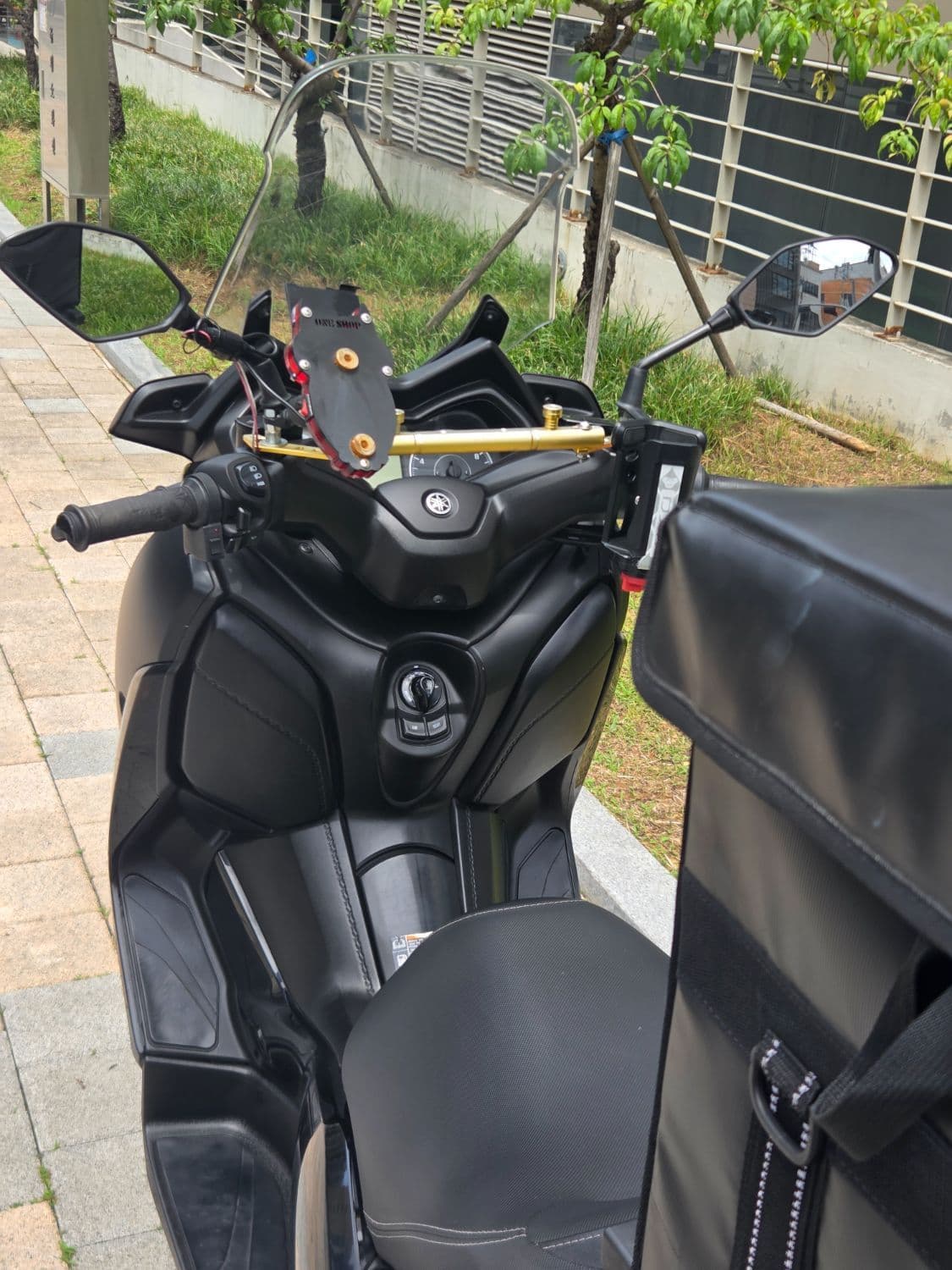 야마하 XMAX 300 ABS 7