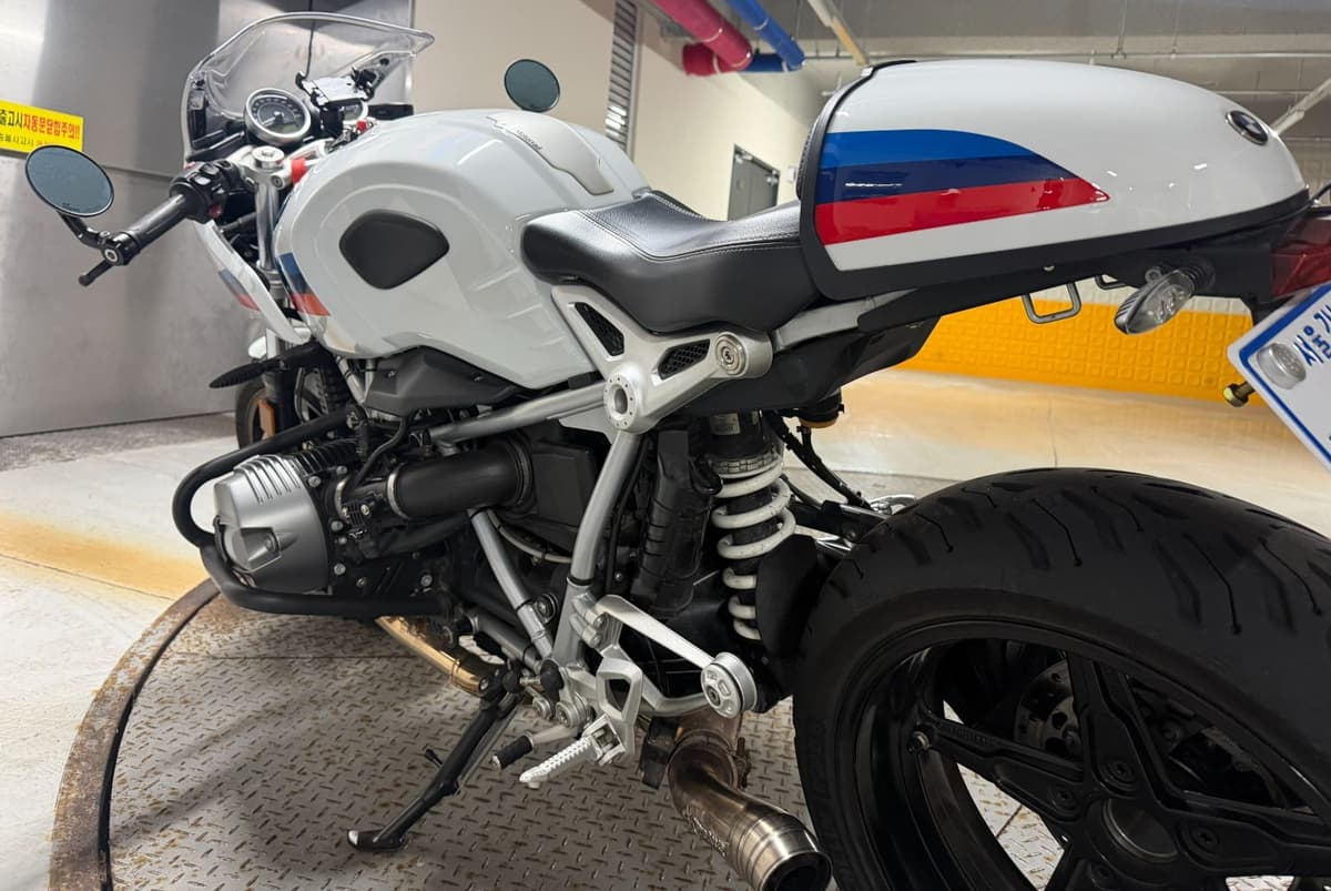 BMW R nine T 레이서 10