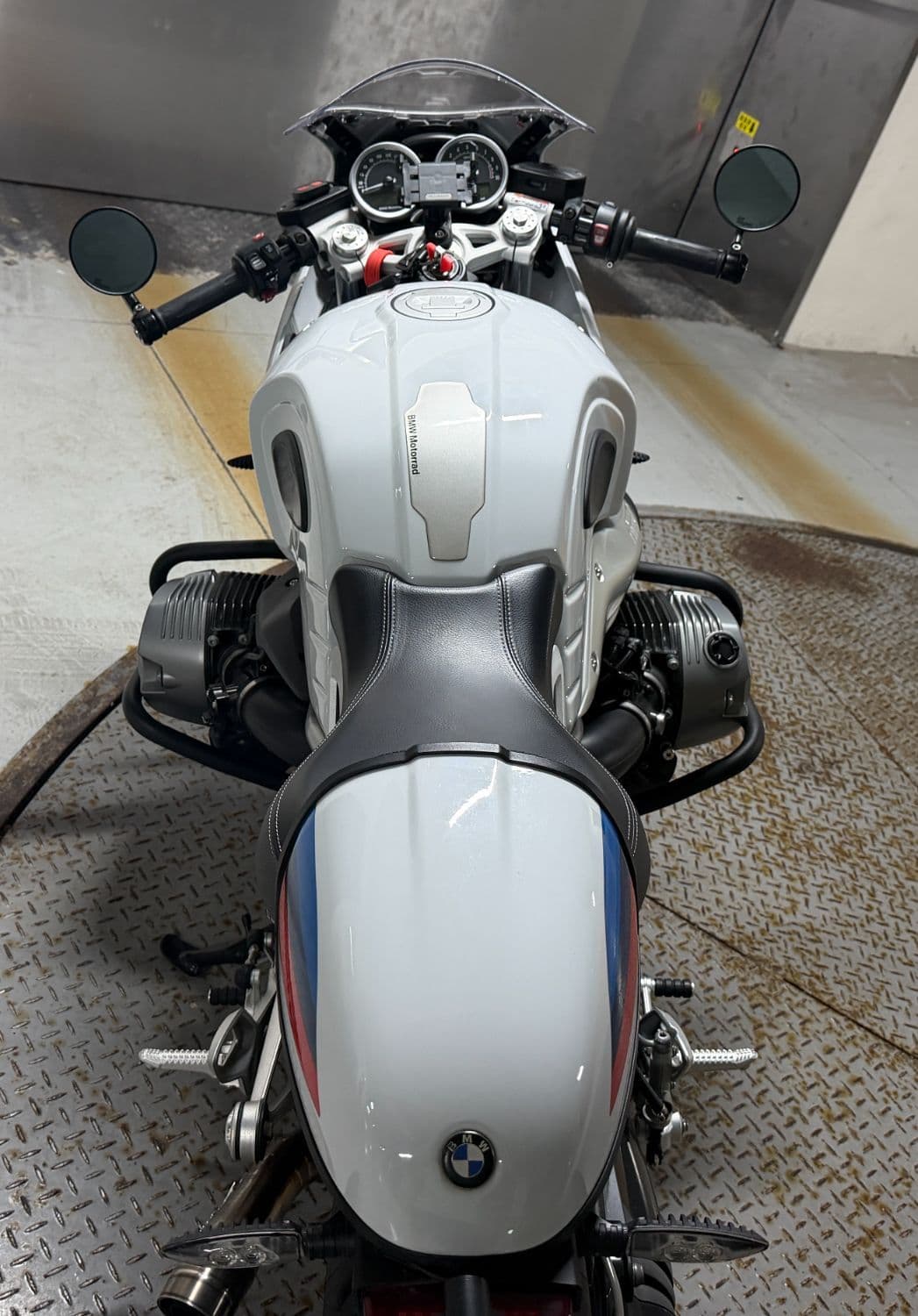 BMW R nine T 레이서 11