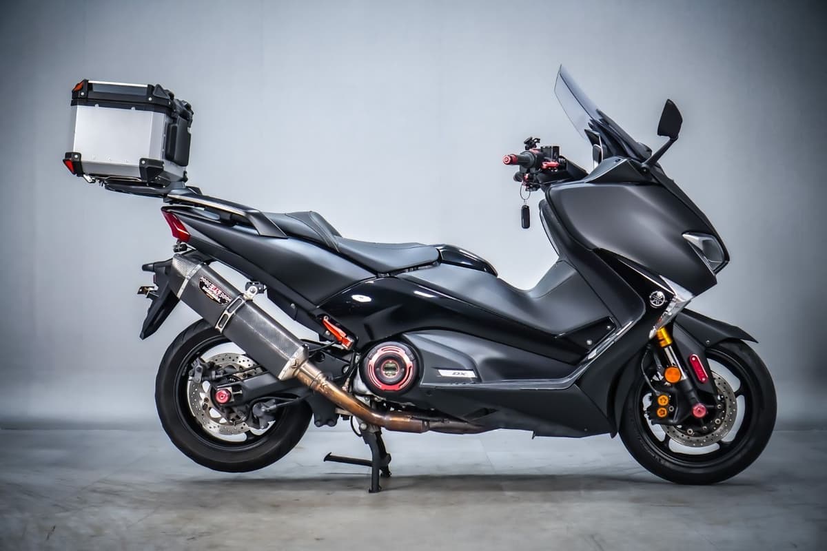 야마하 TMAX DX 1