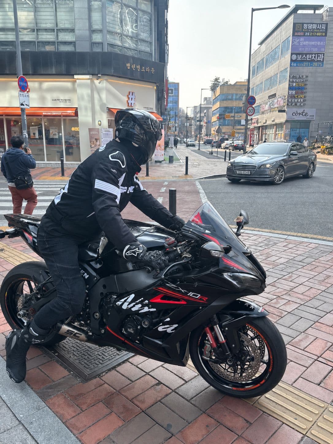 가와사키 닌자 ZX 10 R 1