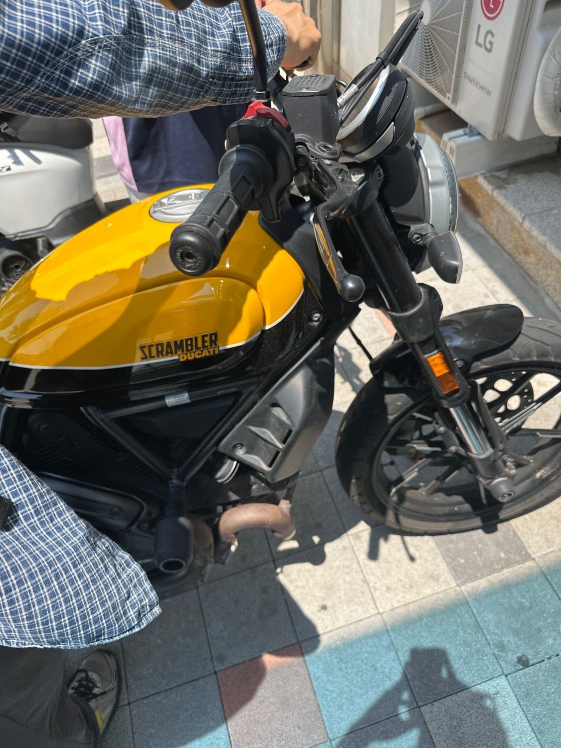 두카티 스크램블러 풀 스로틀 1