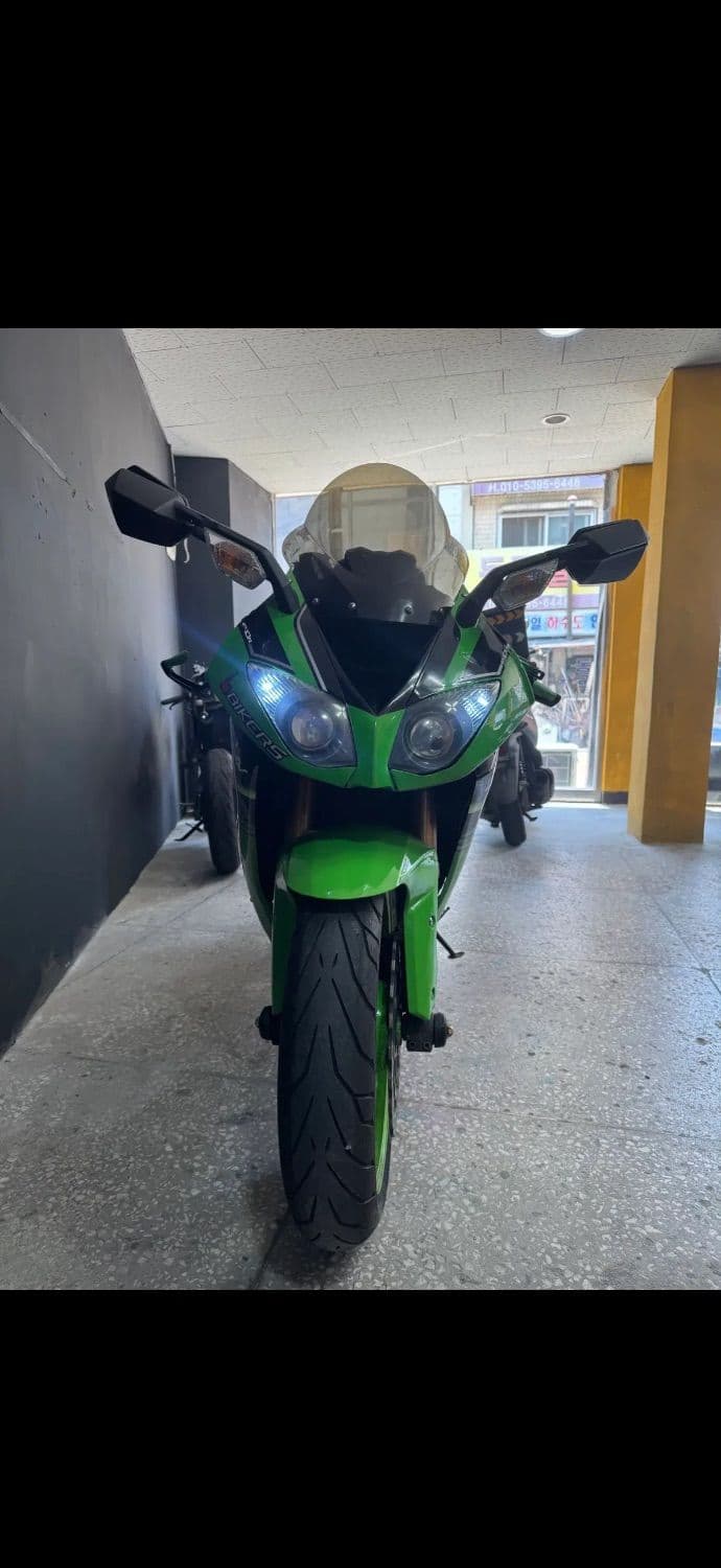 가와사키 닌자 ZX 10 R 1