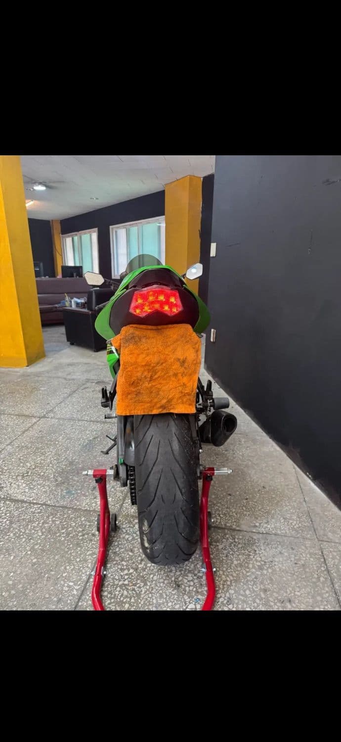 가와사키 닌자 ZX 10 R 2