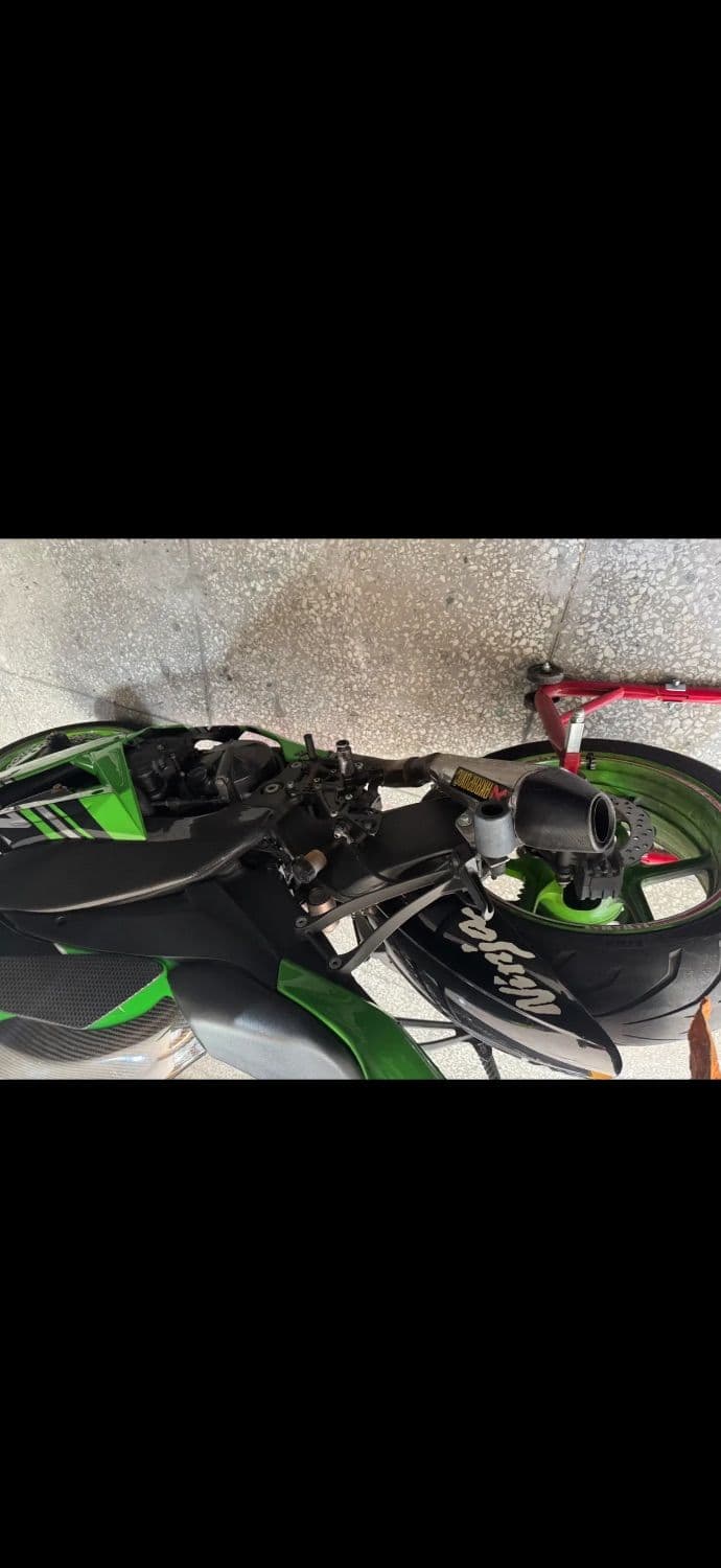 가와사키 닌자 ZX 10 R 8