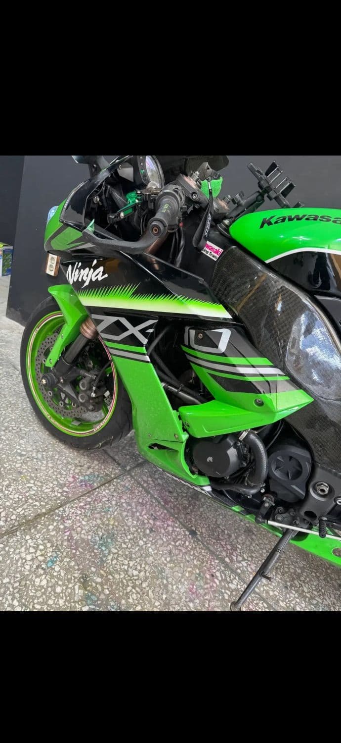 가와사키 닌자 ZX 10 R 4
