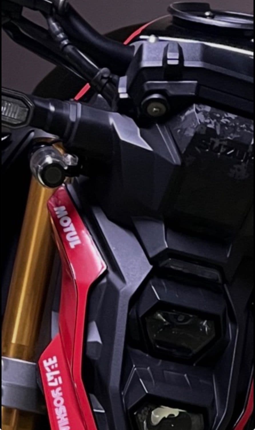 스즈키 GSX S 1000 4