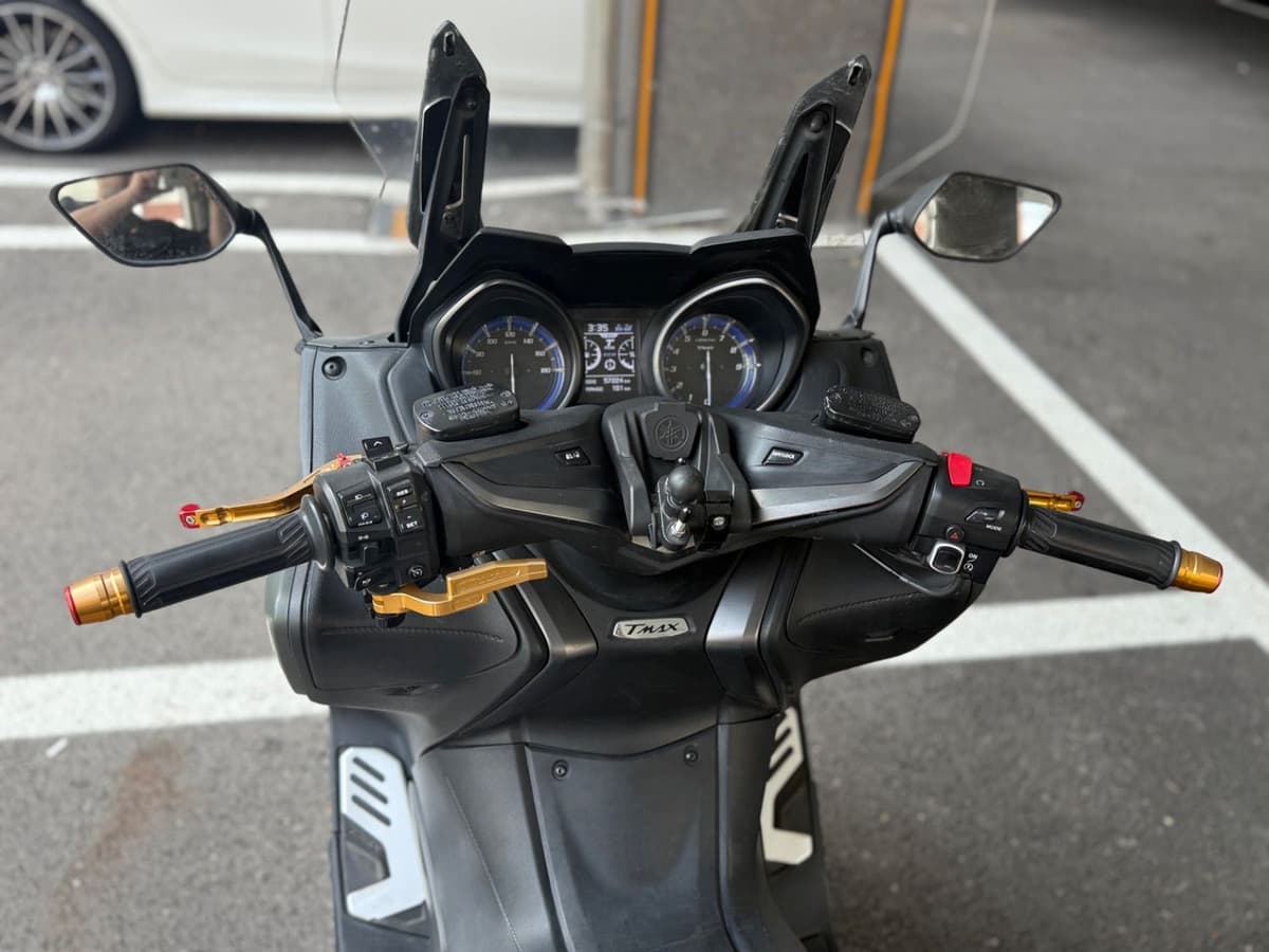 야마하 TMAX 560 5