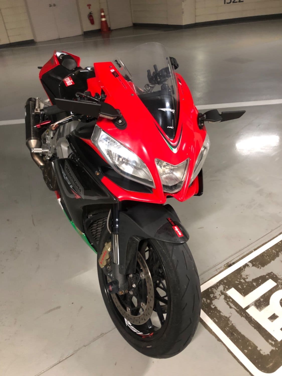 아프릴리아 RSV 4 R 1