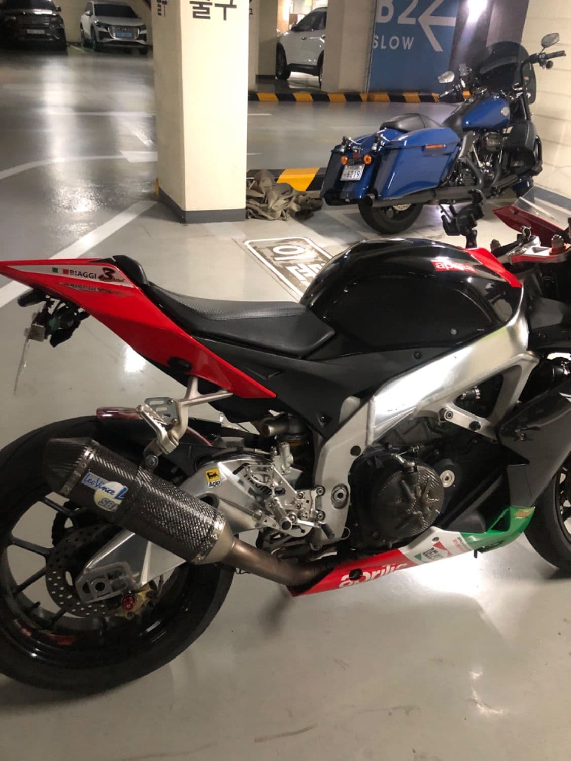 아프릴리아 RSV 4 R 4