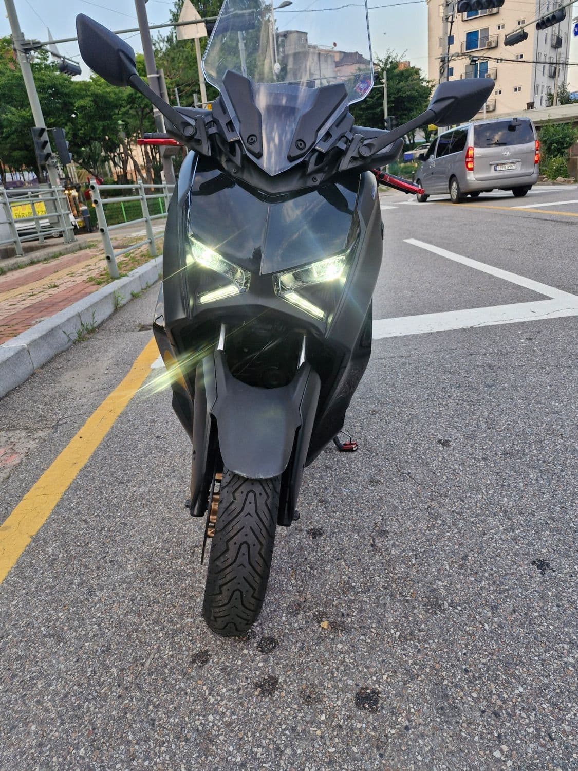 야마하 XMAX 300 ABS 1