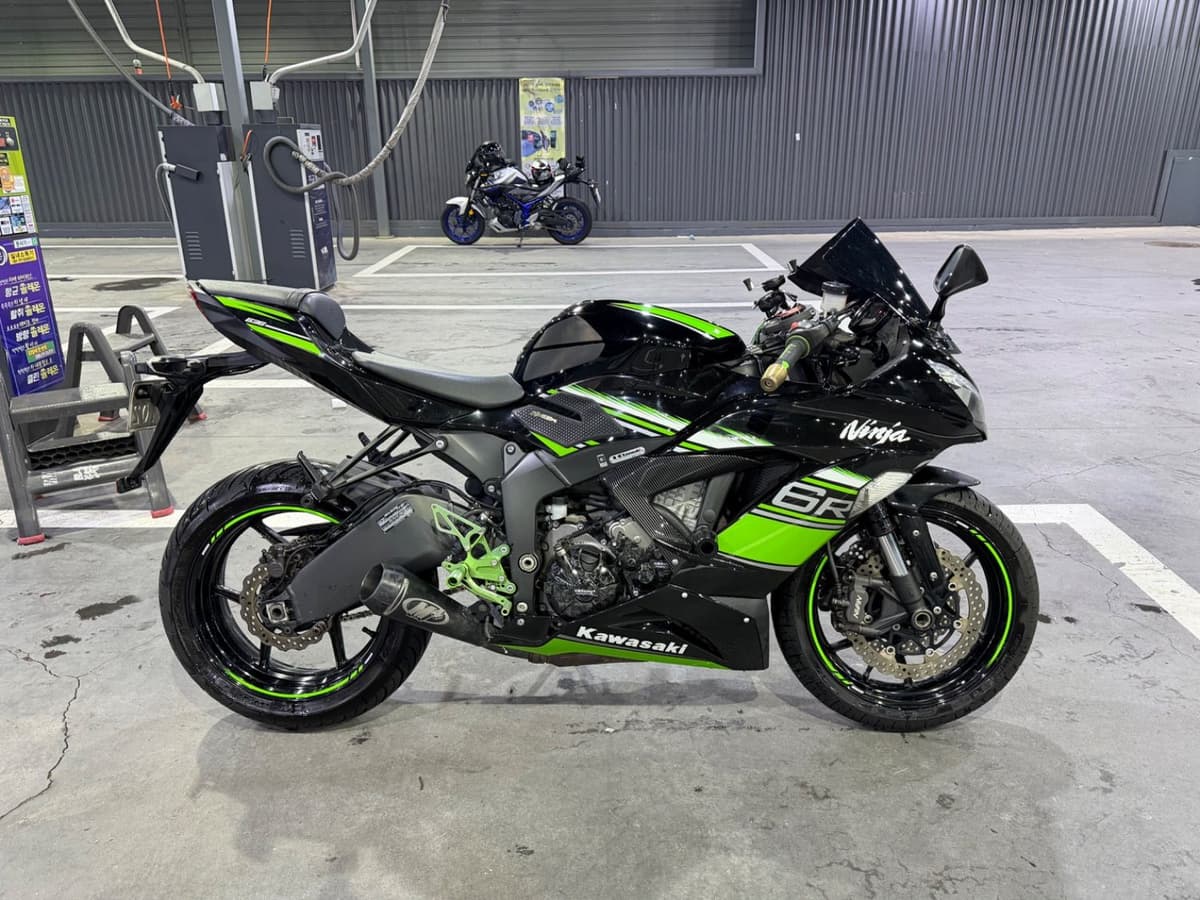 가와사키 닌자 ZX-6R 1