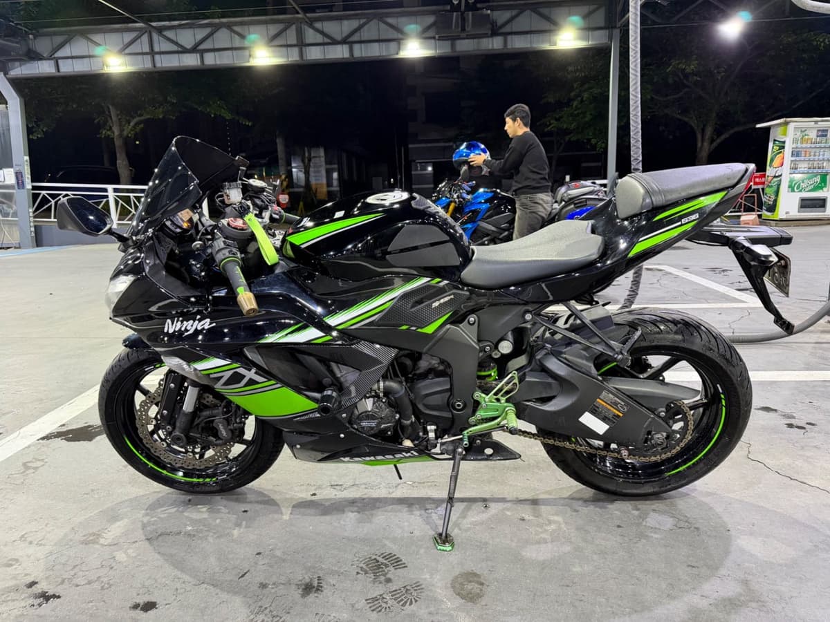 가와사키 닌자 ZX-6R 2