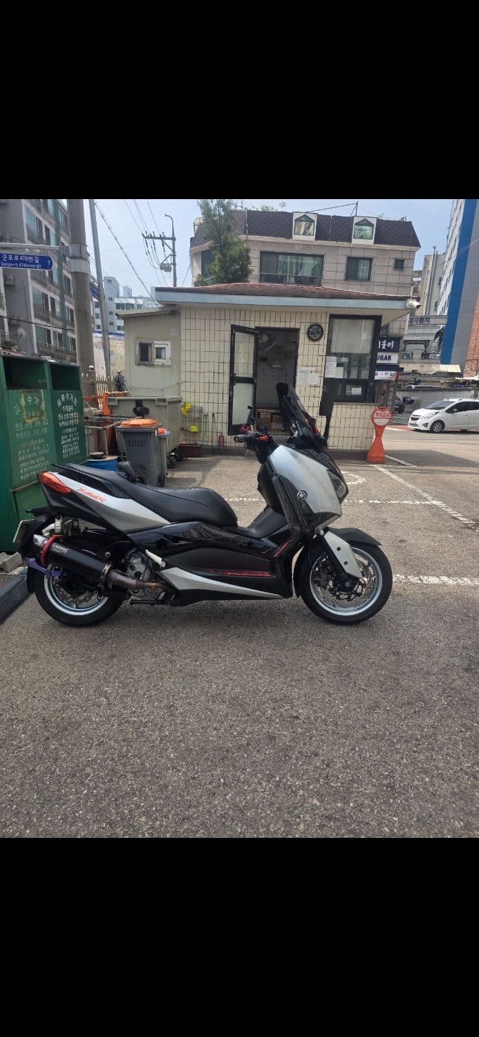 야마하 XMAX 300 ABS 2