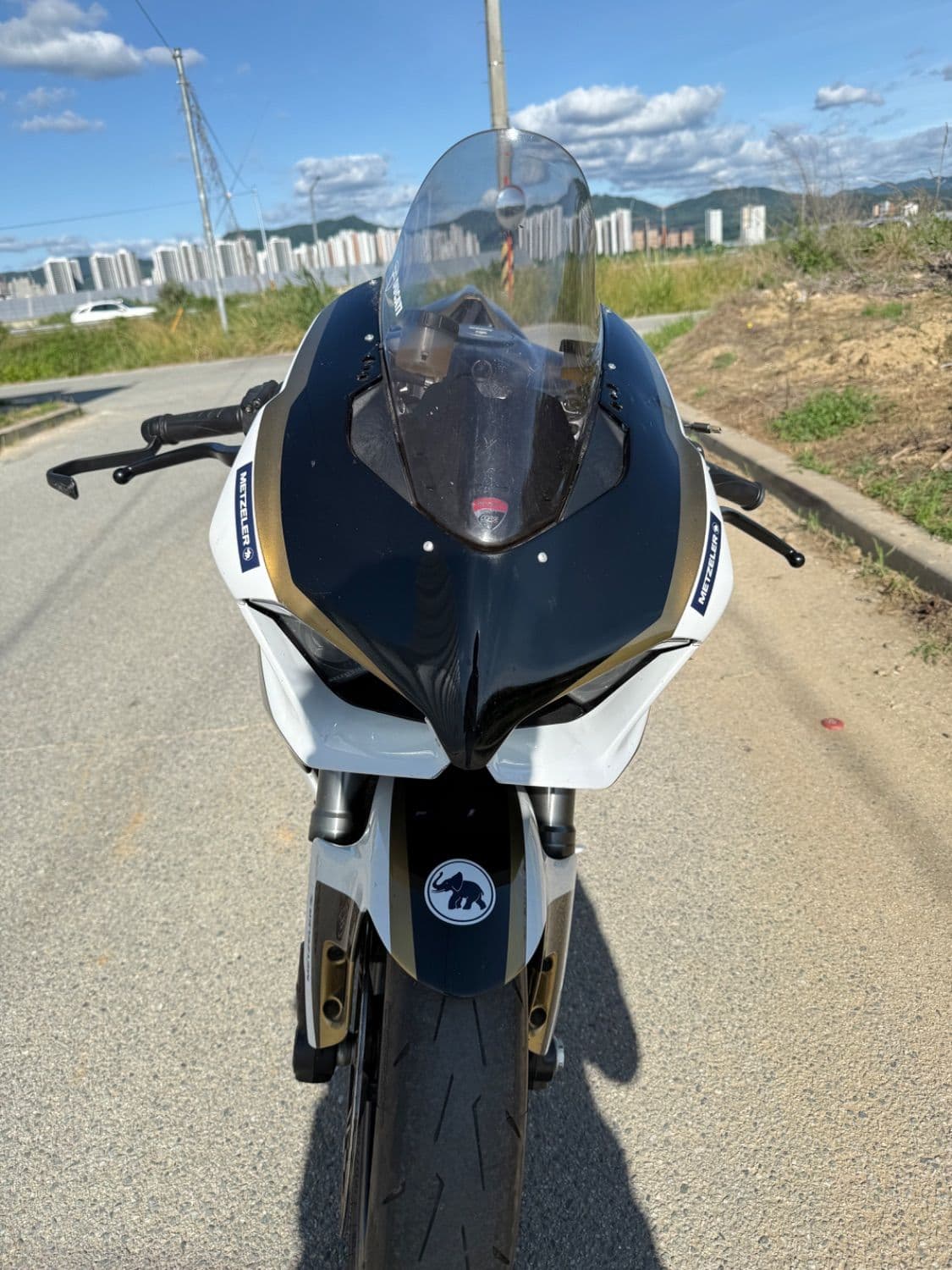 두카티 파니갈레 V2 8