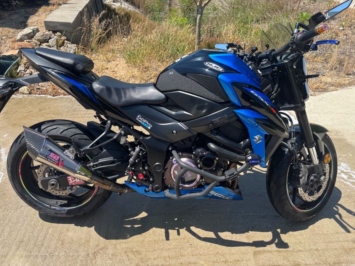 스즈키 GSX S 750 8