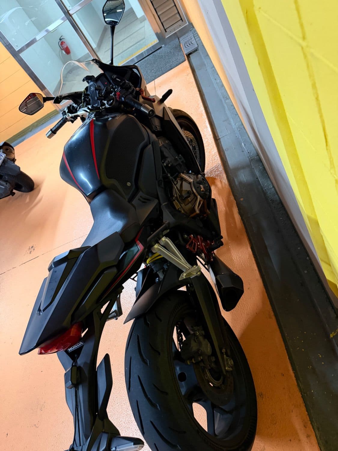 혼다 CBR 650 R MT 6