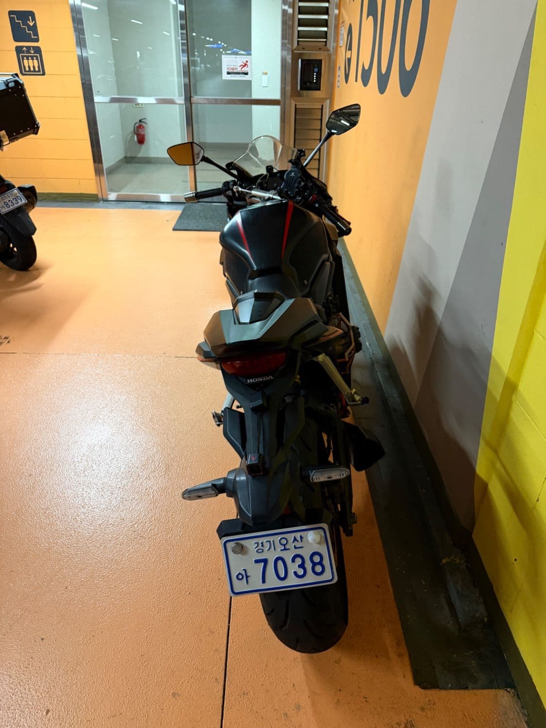 혼다 CBR 650 R MT 7