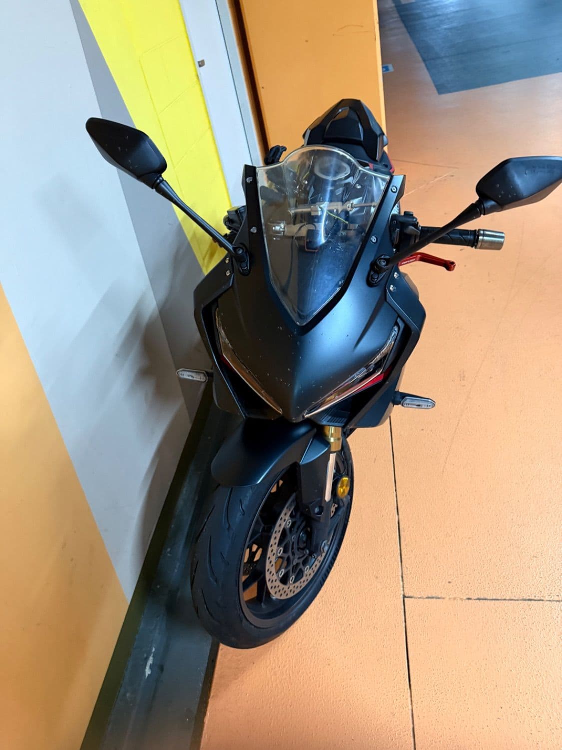 혼다 CBR 650 R MT 8