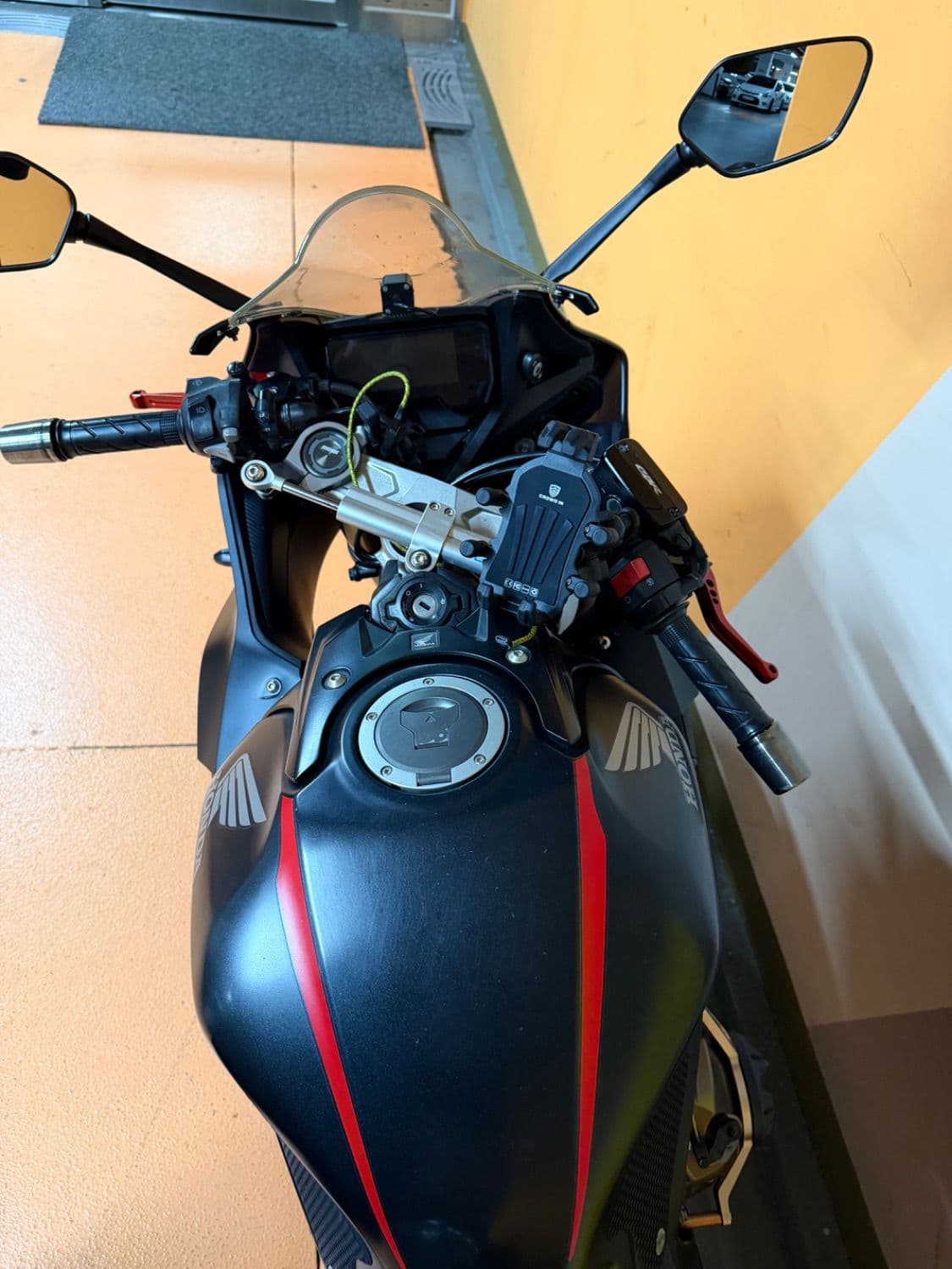 혼다 CBR 650 R MT 9