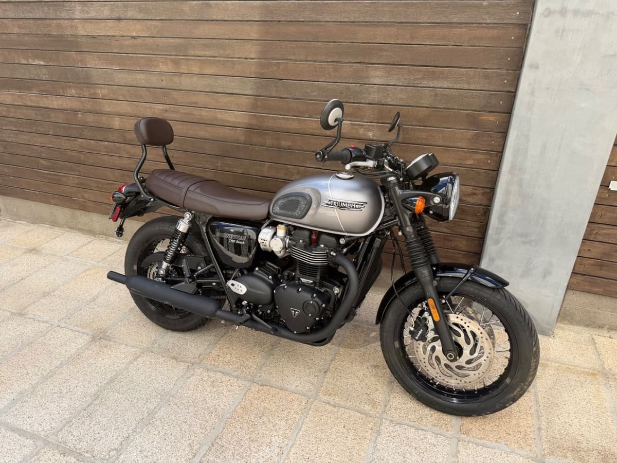 트라이엄프 본네빌 T120 블랙 1